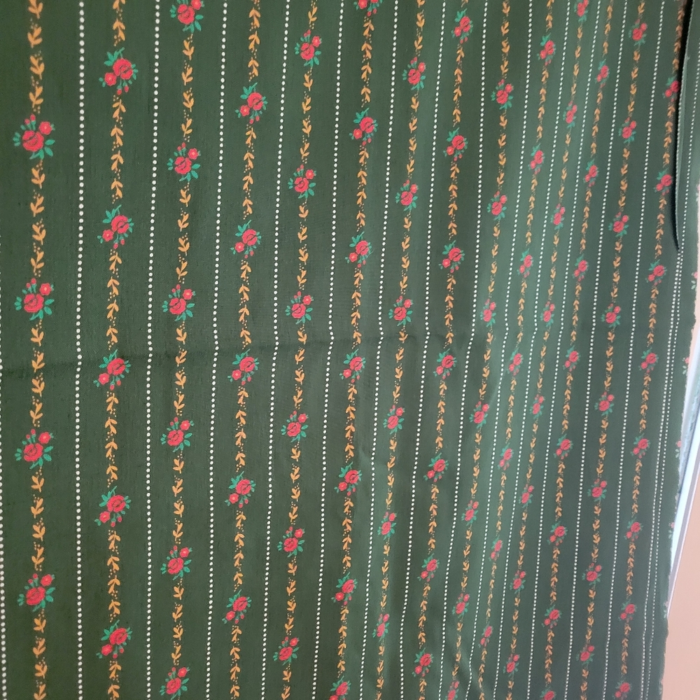 Vtg Fabric New Old Stock 4ydsx36 Dark Green Background w/ Red, Gold Flower #1 - Picture 2 of 4